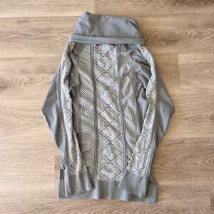 Athletic essentials long sleeve workout long sleeve shirt